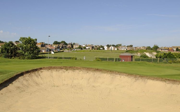 WBGC - 9TH HOLE - THE GREEN AND BUINKER WITH SEAFRONT BACKGROUND